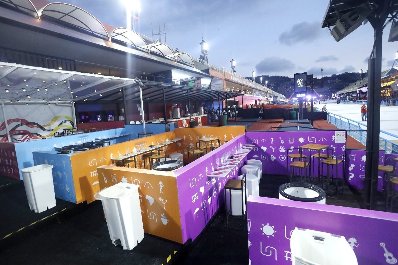 PRIVATE BOX FOR 15 PEOPLE - Lounge Carioca All Inclusive Sector 07 Friday Parade Gold Serie 05/02/2027 - Imagen 4